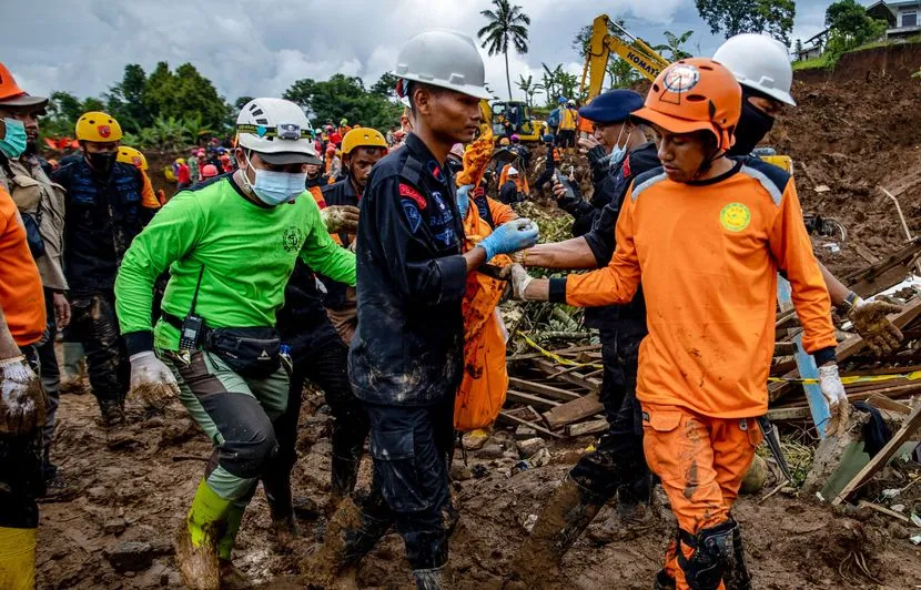 Indonésie : Le bilan du séisme grimpe à 321 morts