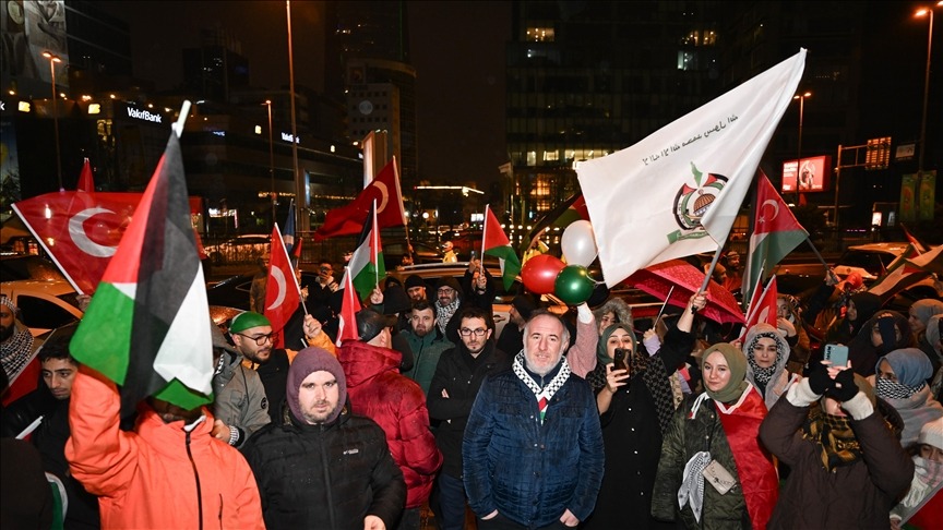 برگزاری جشن شادی در استانبول به مناسبت توقف تجاوز به غزه و محکومیت جنایات اسرائیل