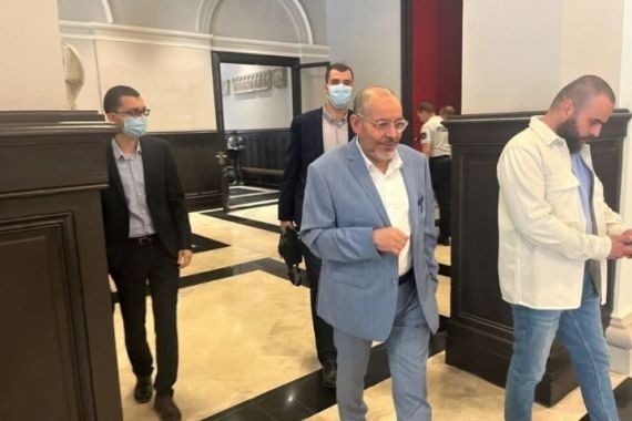 السلطات الفرنسية ترحل إمام جزائري بتهمة تحريض على كراهية اليهود