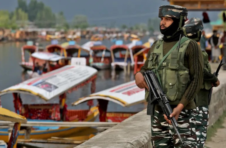 صحيفة فرنسية: الهند تسلح مليشيات هندوسية في جامو وكشمير تنشر العنف ضد المسلمين
