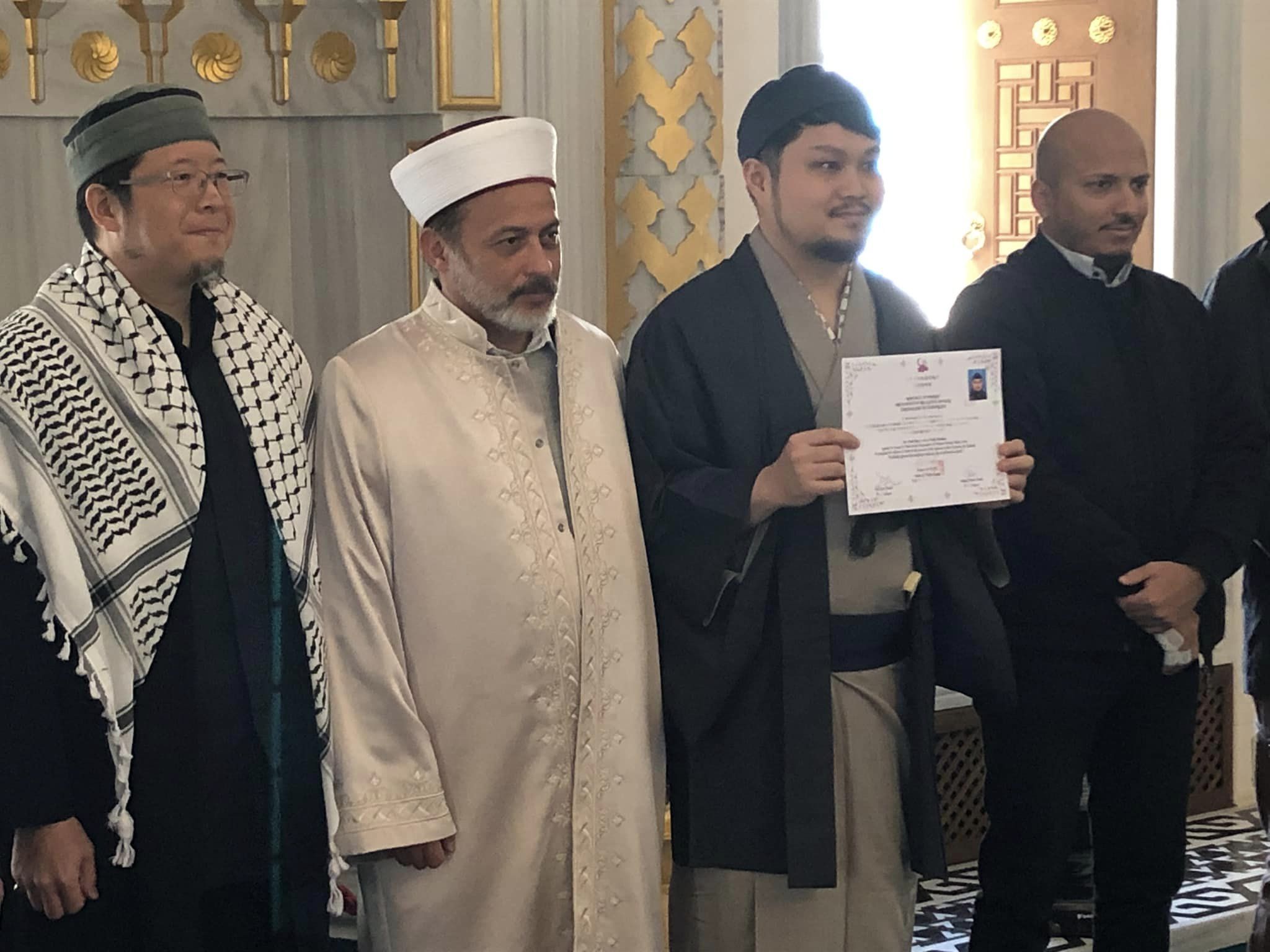 يابانيٌّ جديدٌ يعتنق الإسلام في جامع طوكيو