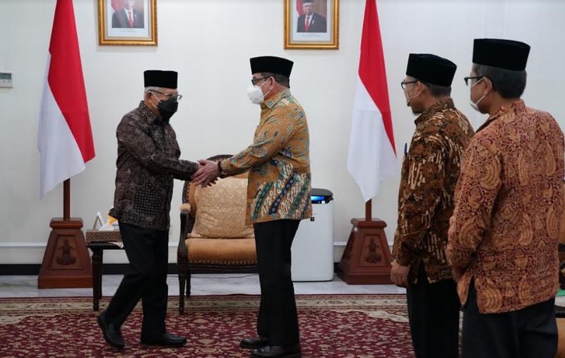 Vice President of the Republic of Indonesia receives d. Habib Salem Al-Saqqaf Al-Jafri