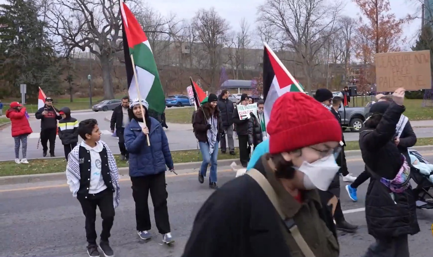 كندا.. تظاهرات حاشدة أمام شلالات نياغرا دعماً لفلسطين وتطالب بوقف العدوان وإنهاء الحرب على غزة