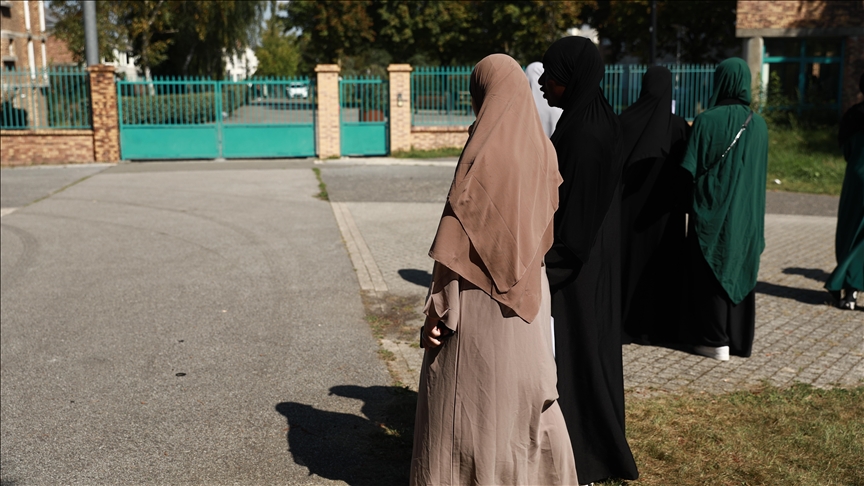France/Interdiction de l’abaya : blocage du lycée Colbert à Paris après la sanction d’une élève (médias)