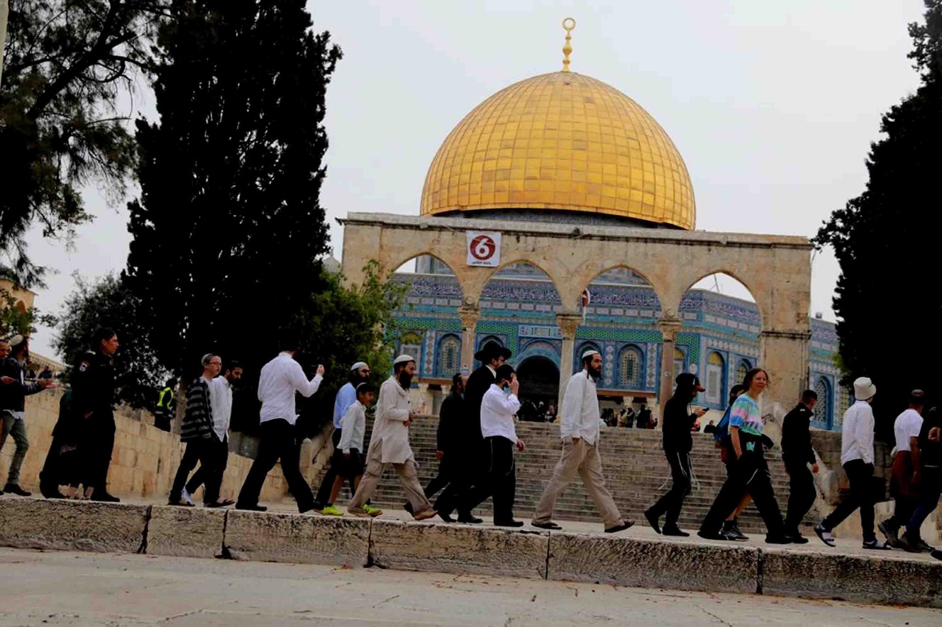 Al-Aqsa a été profanée par les colons sionistes sous prétexte de célébrer la Pâque.