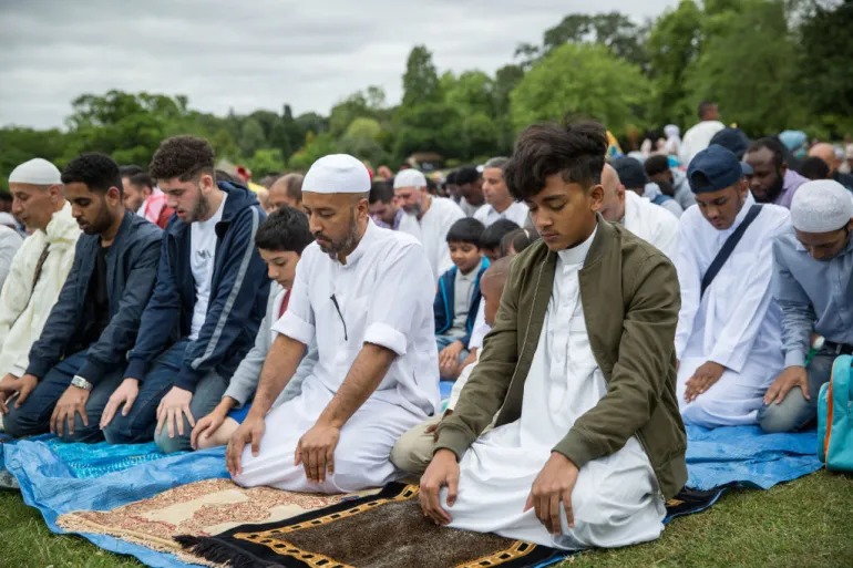 الإسلام الأكثر انتشارا.. لأول مرة زيادة نسبة الأقلية المسلمة في انجلترا وويلز