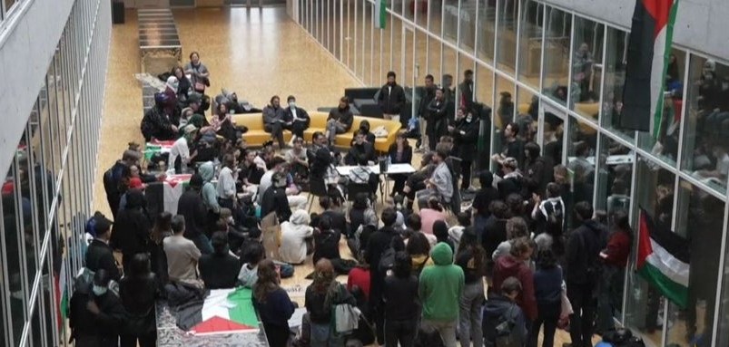 طلبة جامعتين من أيرلندا وسويسرا ينظمون اعتصامات احتجاجية ضد العدوان الإسرائيلي على غزة